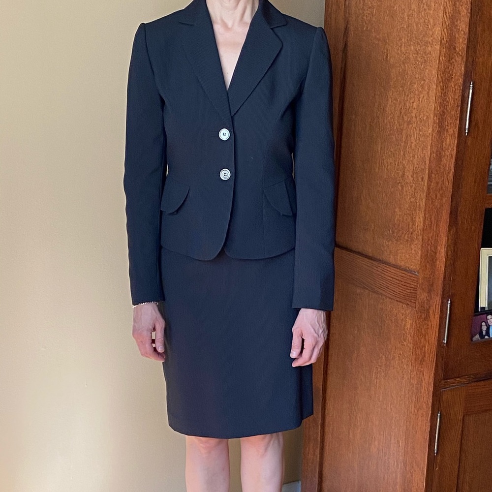 Tahari jacket and skirt suit set